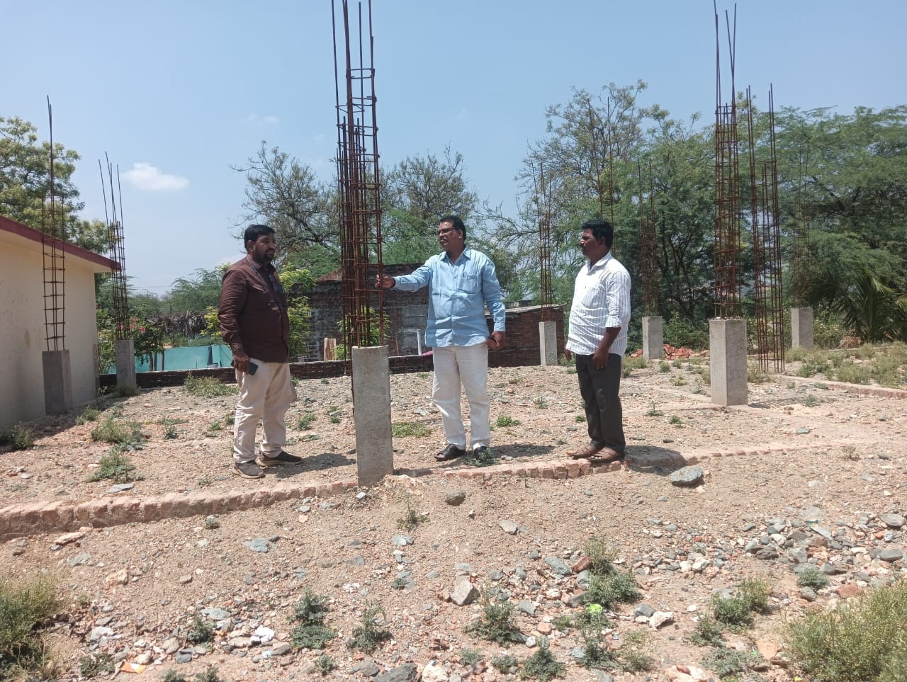 నాడు-నేడు పనులు పరిశీలన