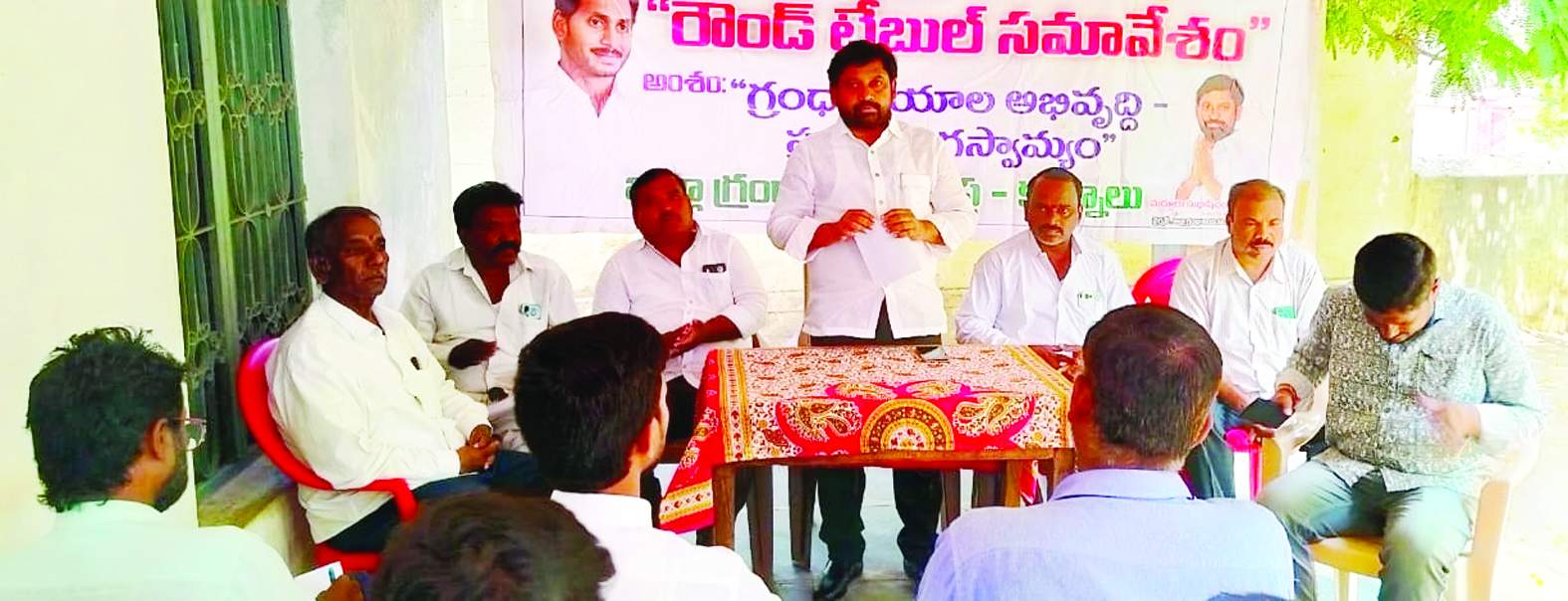 మాట్లాడుతున్న జిల్లా గ్రంథాలయ సంస్థ ఛైర్మన్‌ సుభాష్‌ చంద్రబోస్‌