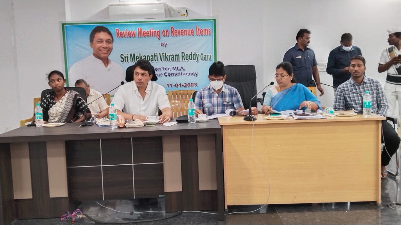 రెవెన్యూ సమస్యల పరిష్కారంపై దృష్టి
