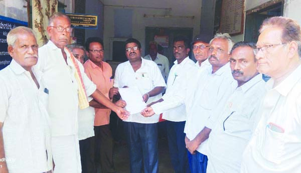 మద్దతు ధరకు మొక్కజొన్న కొనుగోలు చేయాలి