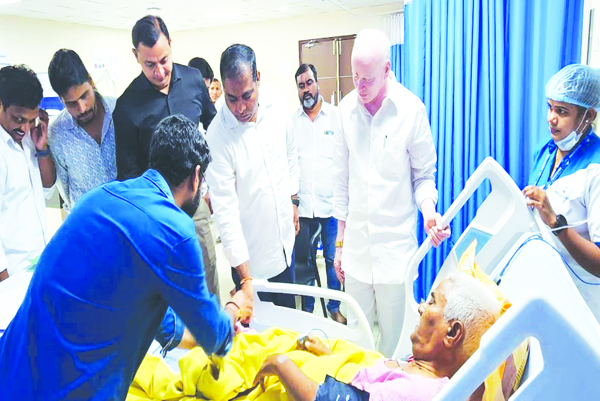 దవులూరి సుబ్బారావుకు ఎంపి బోస్‌ పరామర్శ