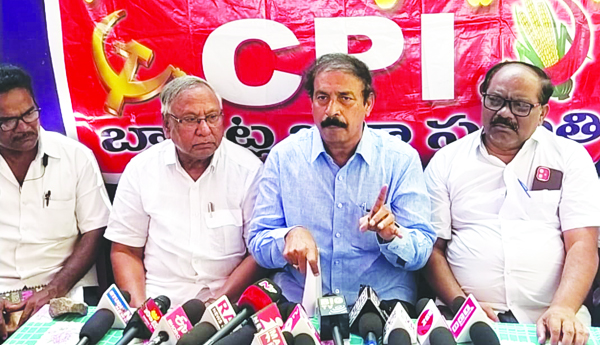 ఎన్నికలంటే జగన్‌కు భయం: రామకృష్ణ