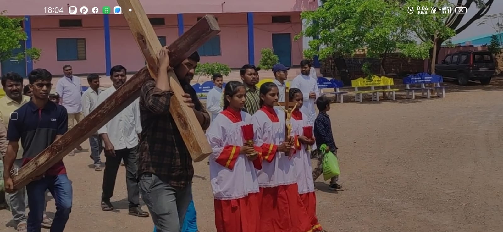 బేతంచర్ల : గుడ్‌ ఫ్రైడే సందర్భంగా సిలువను మోస్తూ ఊరేగింపు