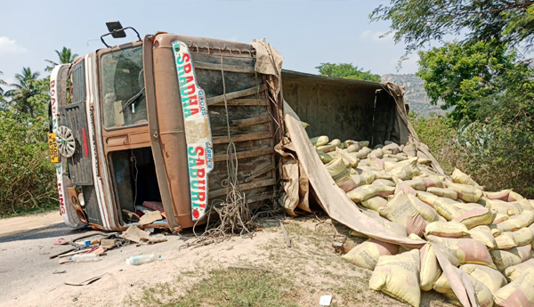 cement-lorry-road-accident-nimmanapalli