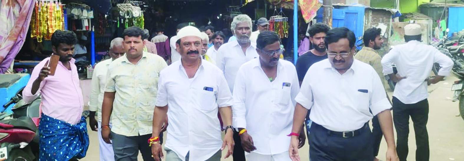 ఎల్లార్తిలోని దర్గాను దర్శించుకున్న వైకుంఠం మల్లికార్జున చౌదరి, టిడిపి కన్వీనర్‌ లాయర్‌ షేక్షావలీ