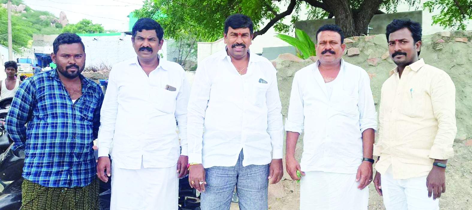 మాట్లాడుతున్న జడ్‌పిటిసి విరుపాక్షి