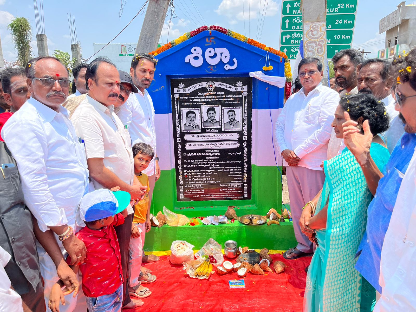 అభివృద్ధి పనులను ప్రారంభిస్తున్న ఎమ్మెల్యే, ఎంపీ