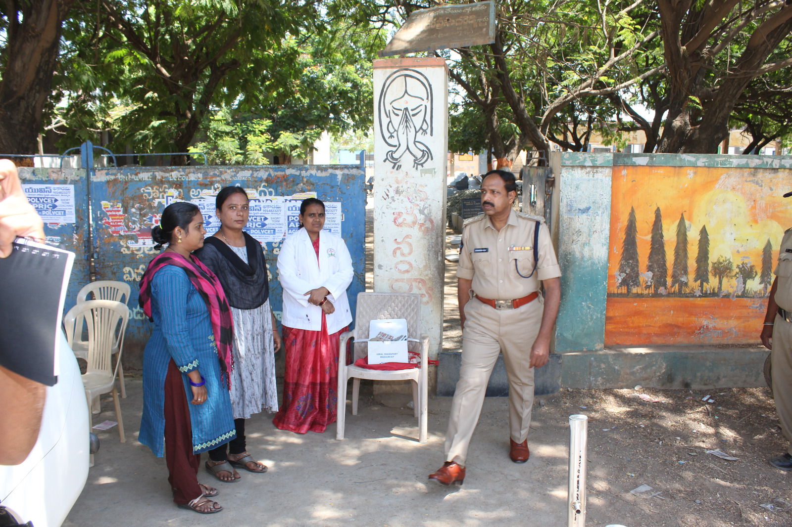 ఎన్ జి ఓస్ కాలనీ లో ని పరీక్షా కేంద్రాన్ని పరిశీలించి బయటకు వస్తున్న జిల్లా ఎస్పీ