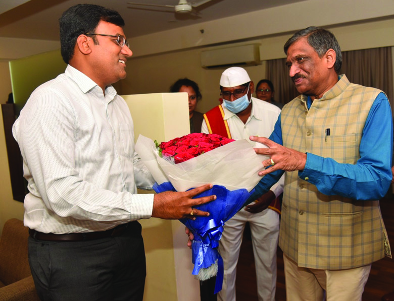 ఏపి హైకోర్టు న్యాయమూర్తిని కలిసిన కలెక్టర్‌