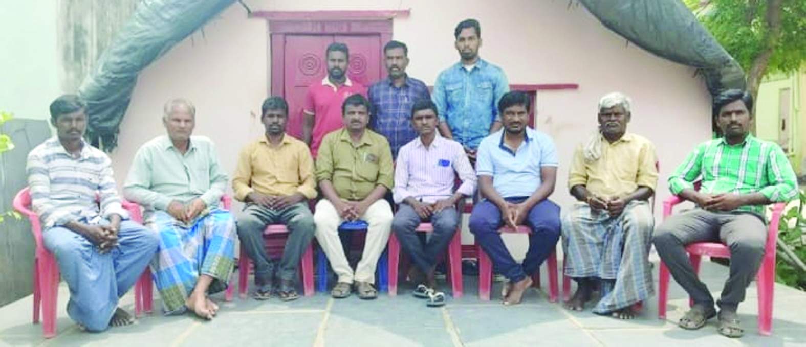 సమావేశంలో మాట్లాడుతున్న వామపక్ష నాయకులు