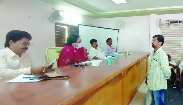 సచివాలయ సిబ్బందిపై ఆగ్రహం
