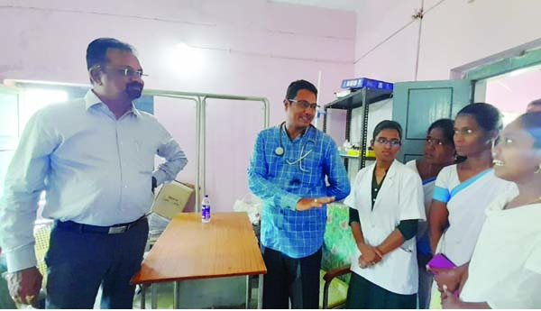 ఐరన్‌ మాత్రలు పంపిణీ చేయాలి