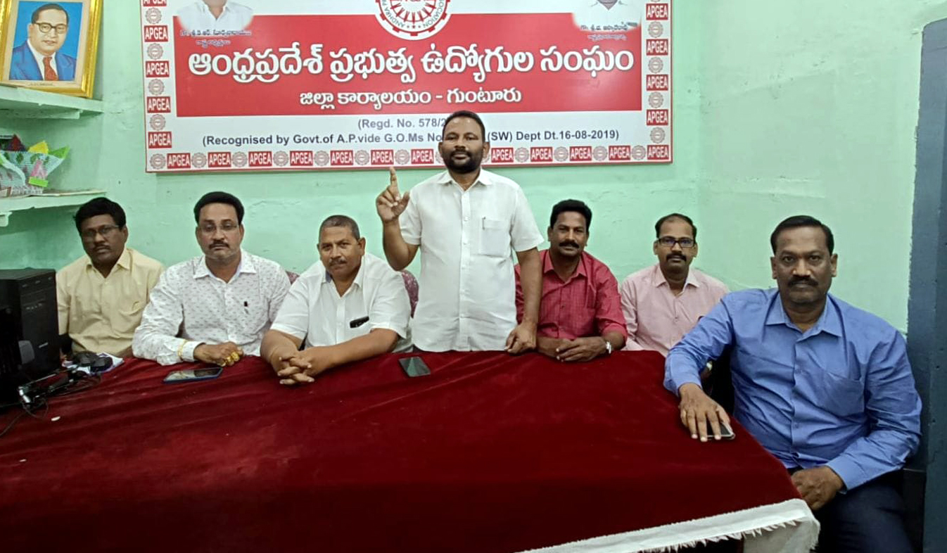 జీతం కోసం ప్రతినెలా ఎదురు చూపులే!