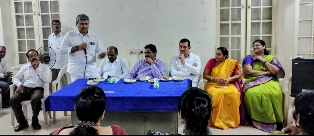 నిత్యం పాఠాలు నేర్పు జిల్లా న్యాయ వ్యవస్థ