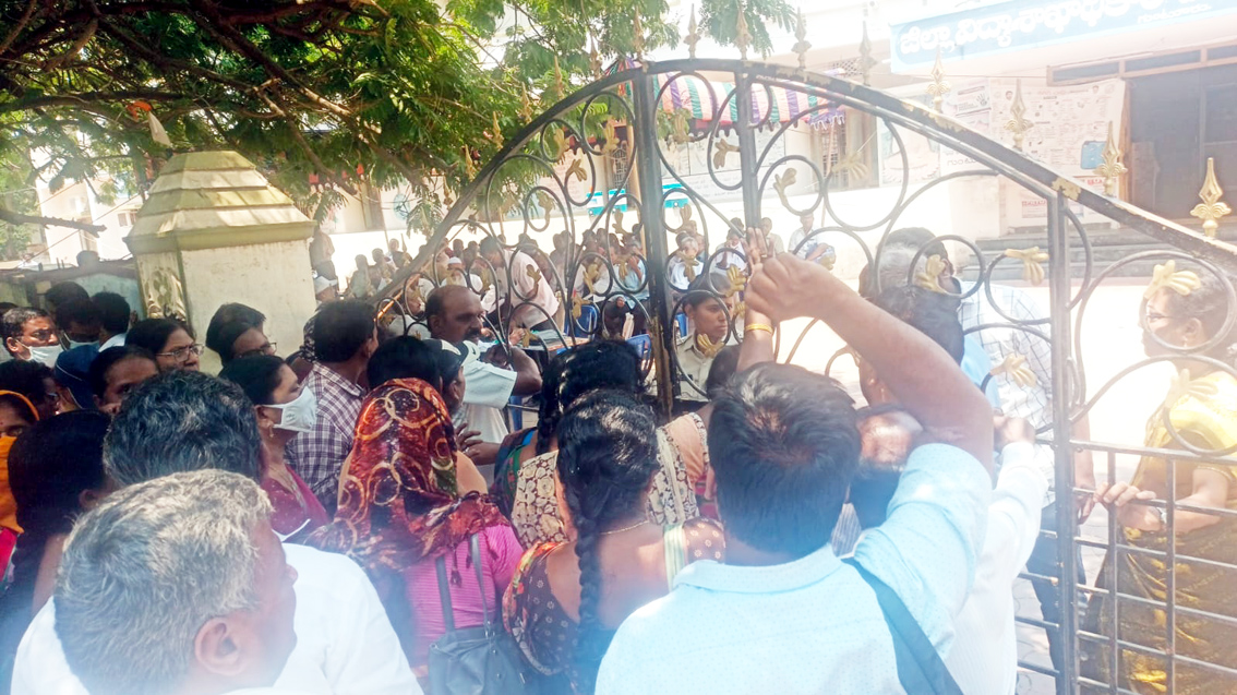 డీఎస్సీ 1998 అభ్యర్థుల ఆందోళన