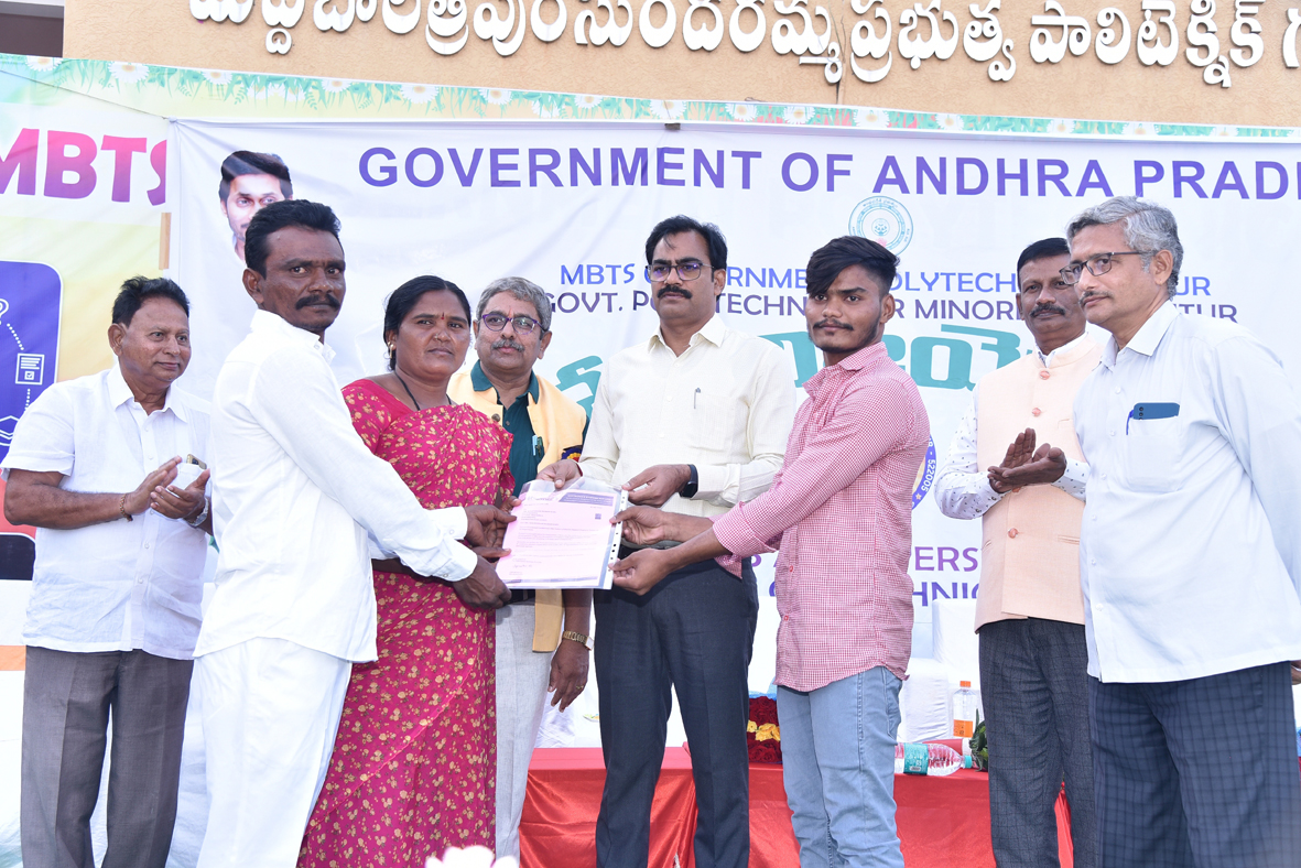 ప్రాంగణ ఎంపికల్లో ఎంబిటిఎస్‌ విద్యార్థులు ఎంపిక