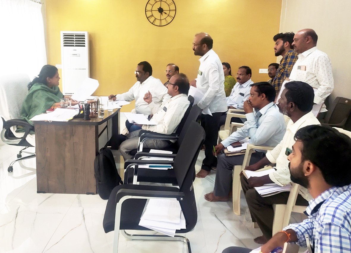 భవన నిర్మాణ వ్యర్థాలు రోడ్లపై వేస్తే చర్యలు