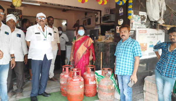 Tehsildar-Vijayashree-surprise-attacks-on-hotels