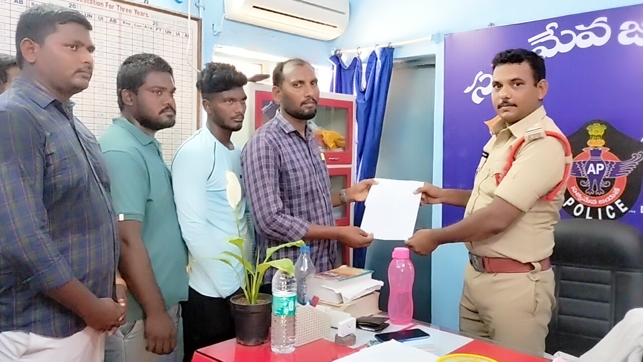 పోలంరెడ్డిపై చర్యలు తీసుకోవాలి
