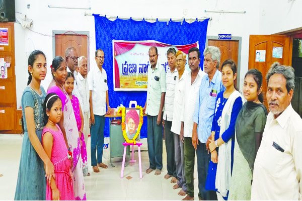 కందుకూరి బాటలో పయనించాలి