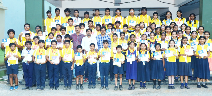 'ఆక్స్‌ఫర్డ్‌' విద్యార్థులకు గోల్డ్‌మెడల్‌