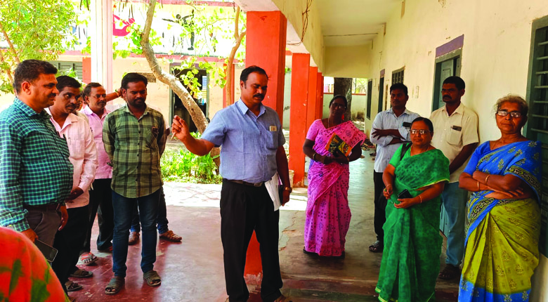 గుడ్‌ కండీషన్‌ గదుల్లోనే 'జగనన్న కానుకలు'