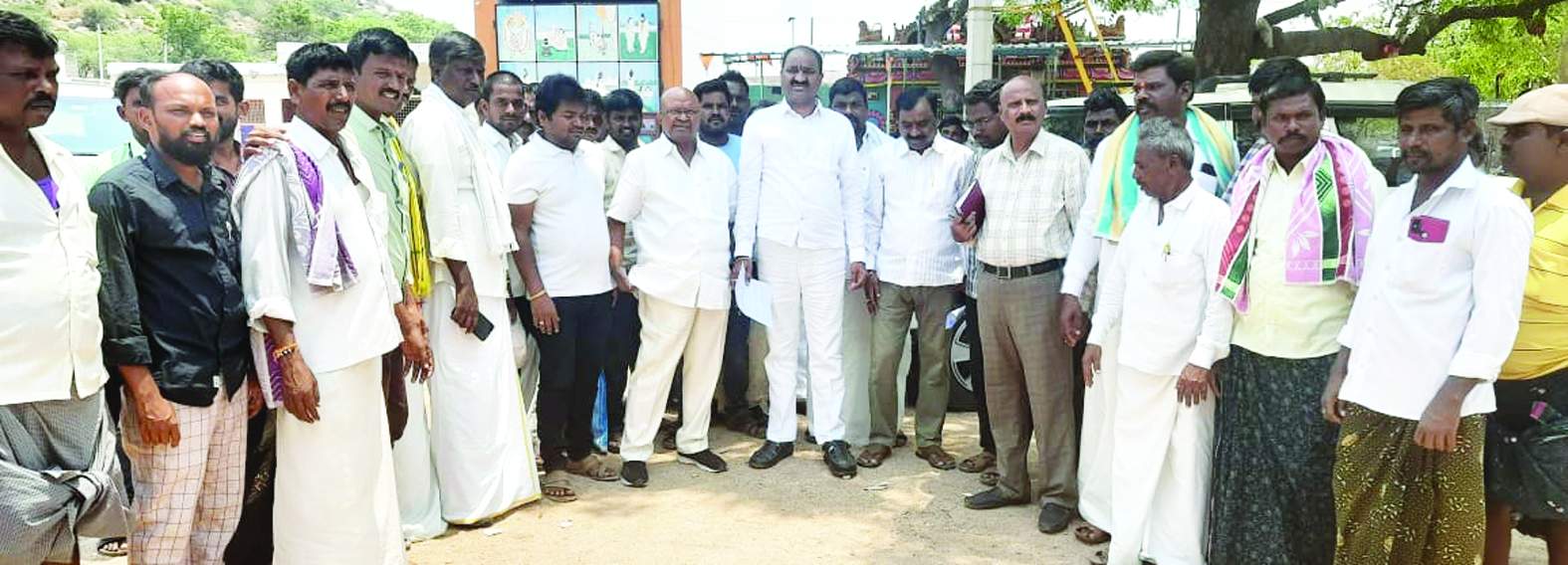 సమావేశంలో మాట్లాడుతున్న సోమిశెట్టి, తిక్కా రెడ్డి