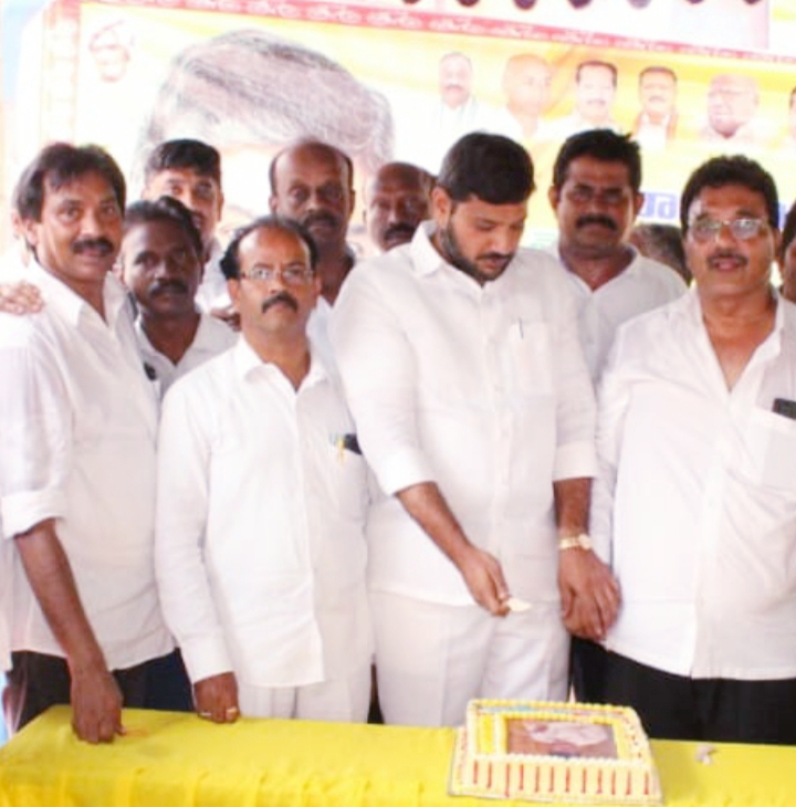 టిడిపి లీగల్‌సెల్‌ ఆధ్వర్యంలో చంద్రబాబు పుట్టినరోజు వేడుకలు