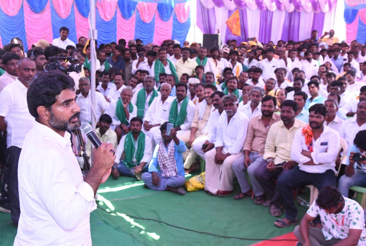 మాట్లాడుతున్న నారా లోకేష్‌