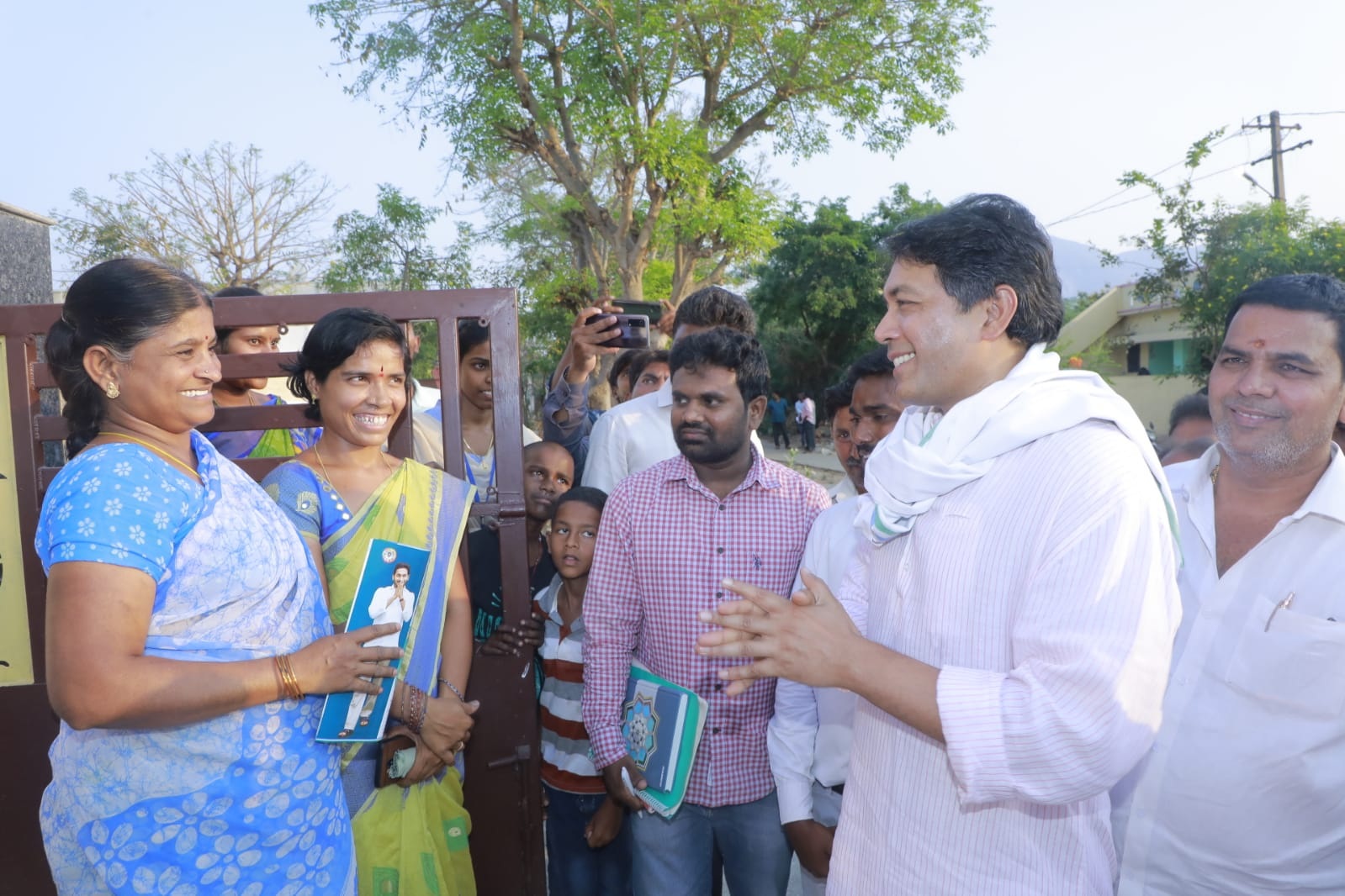గడపగడపకు మనప్రభుత్వం