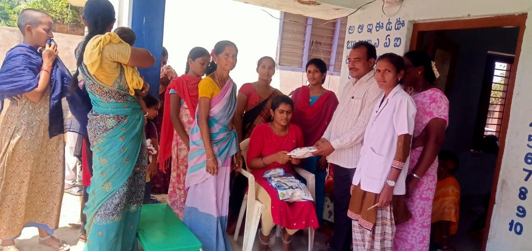 టీకాల కార్యక్రమంలో పరిశీలన