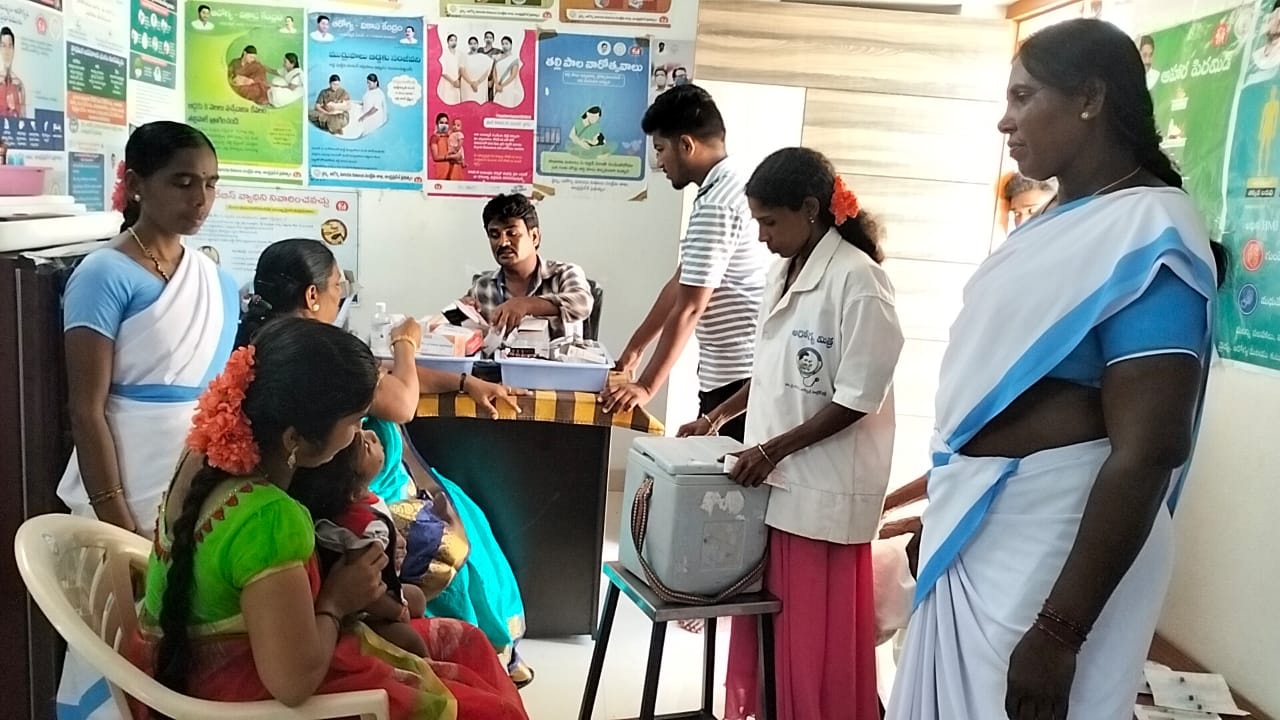 వ్యాధినిరోధక టీకాలు పంపిణీ