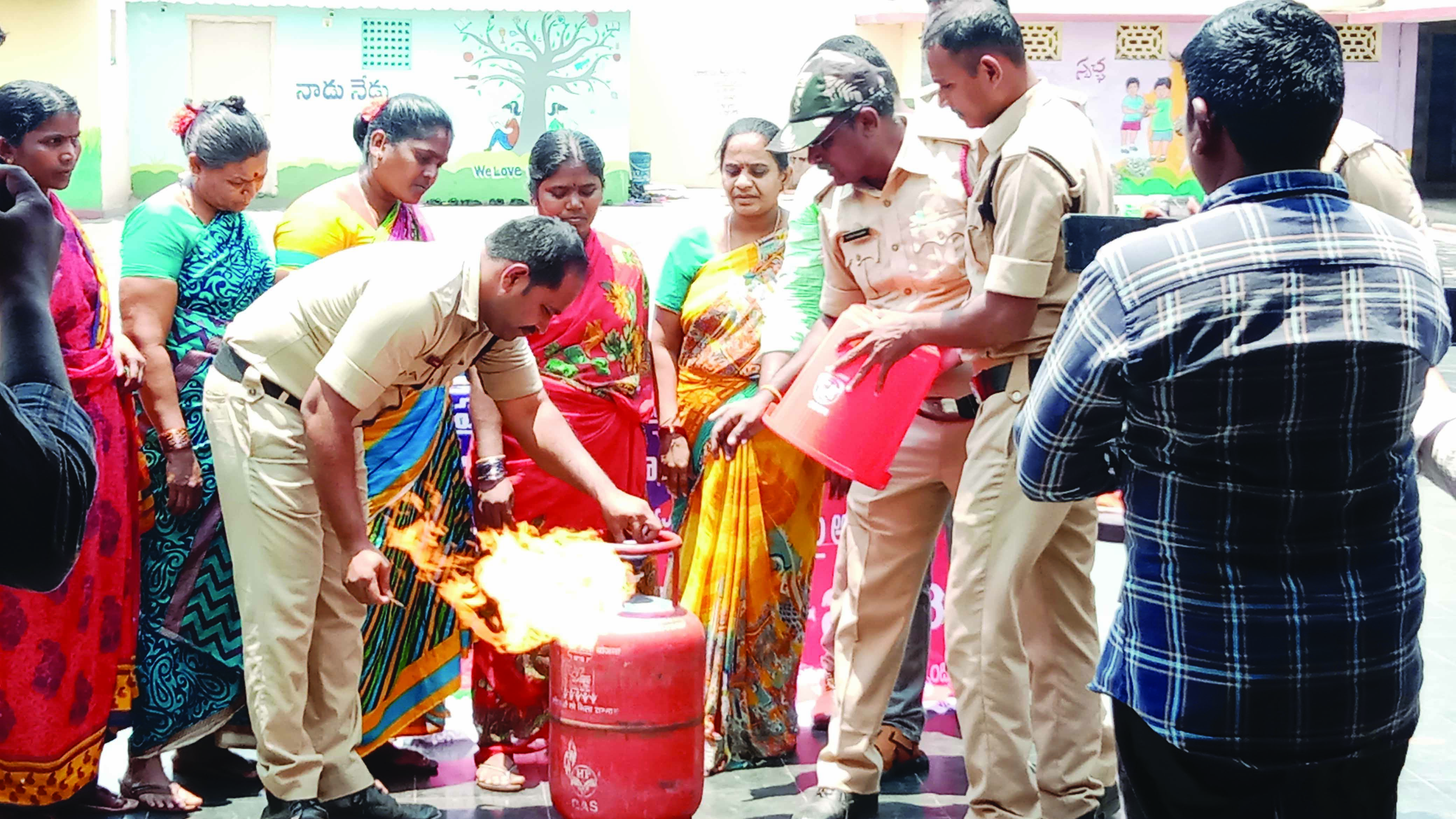 అగ్ని ప్రమాదాల నివారణపై మాక్‌డ్రిల్‌