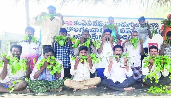 మత్స్యకారుల వినూత్న నిరసన
