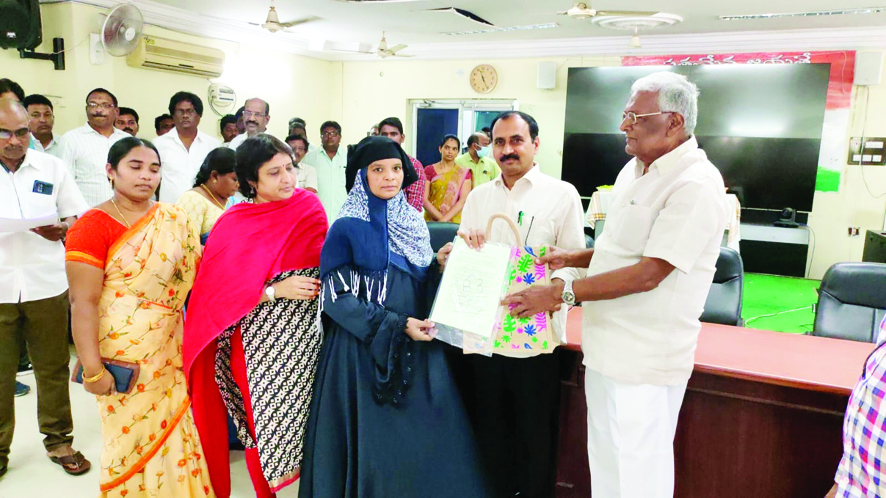 టిడ్కో లబ్ధిదారులకు ఇళ్ల పట్టాల పంపిణీ