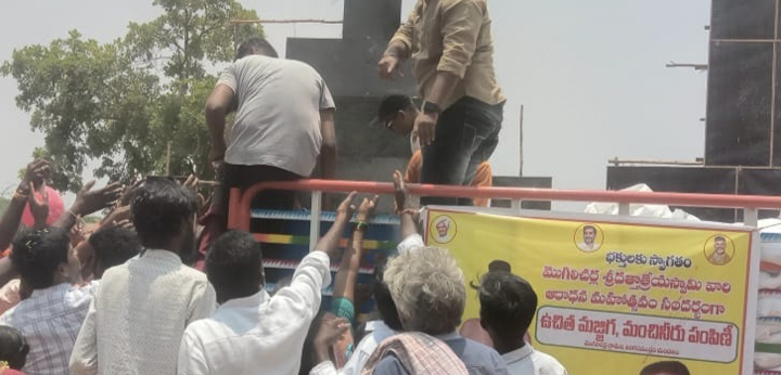 మజ్జిగ ప్యాకెట్లు పంపిణీ