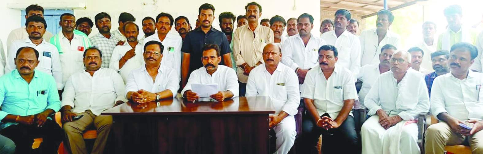 సమావేశంలో మాట్లాడుతున్న ప్రదీప్‌రెడ్డి