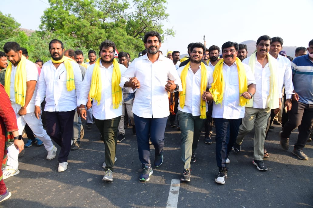 నారా లోకేష్‌ యువగళం పాదయాత్రకు స్వాగతం పలుకుతున్న జిల్లా నేతలు