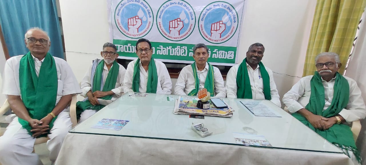 సమావేశంలో మాట్లాడుతున్న బొజ్జ దశరథ రామిరెడ్డి