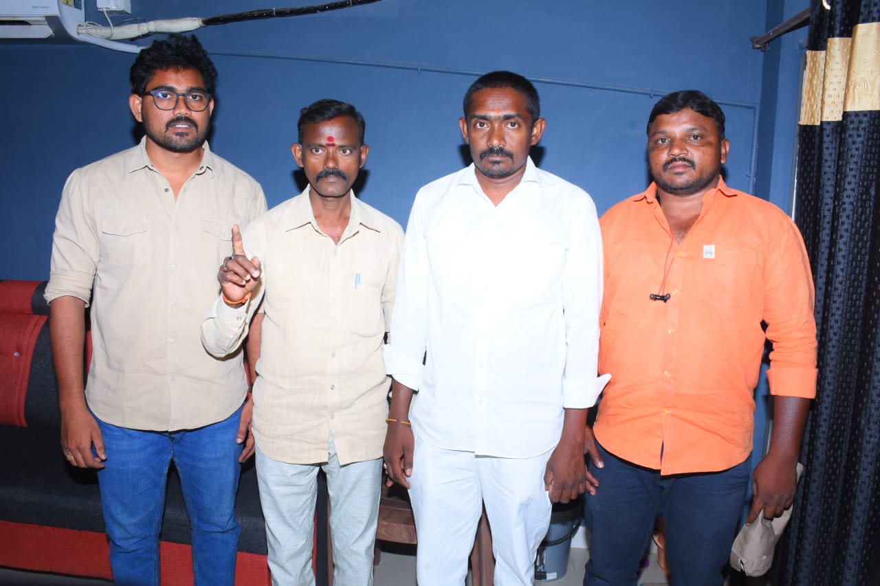 మాట్లాడుతున్న నందవరం శ్రీనివాసులు