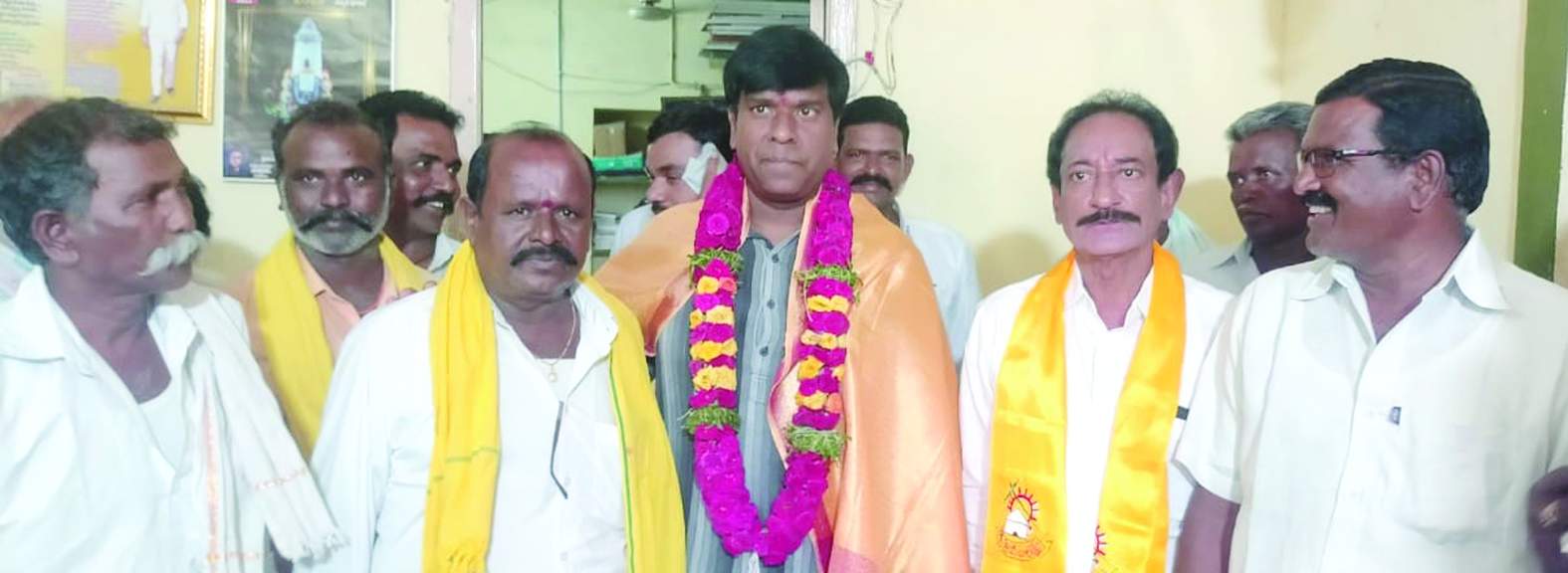 తన అనుచరులతో బీవీని కలసిన నాగరాజు గౌడ్‌