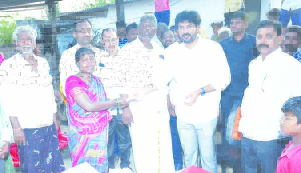 అగ్ని ప్రమాద బాధితులకు కృష్ణ చైతన్య సాయం