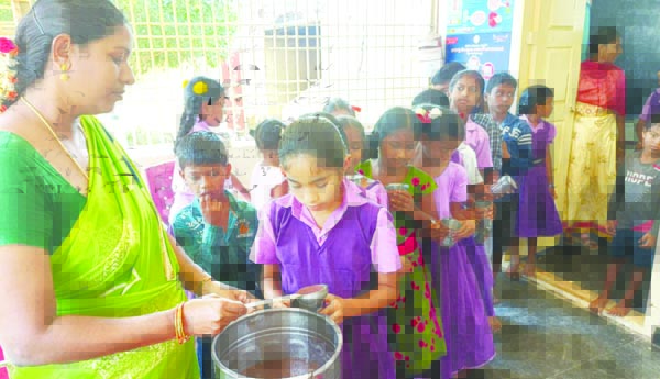 విద్యార్థులకు రాగి జావ