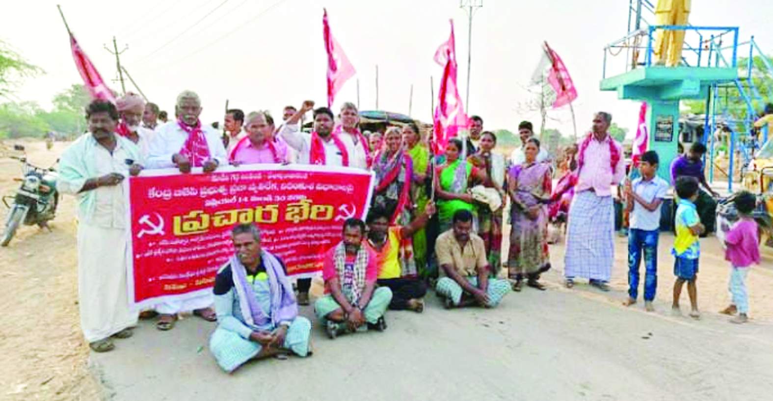 ప్రచార భేరి నిర్వహిస్తున్న నాయకులు