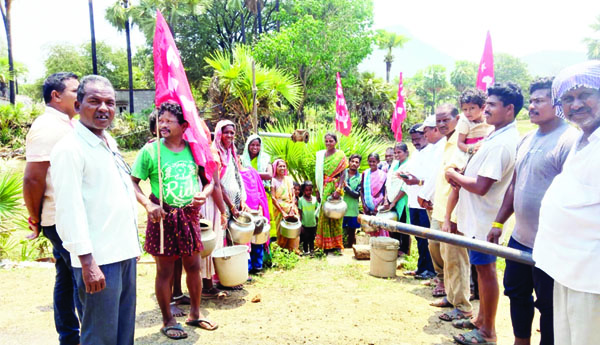  2 నెలలుగా నీరు రాక అవస్థలు