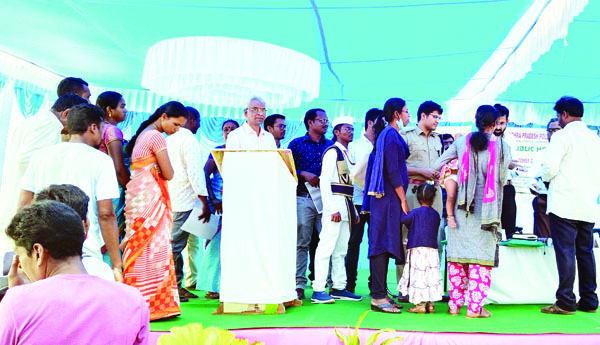 ఉపాధి, విద్యుత్‌, ఆర్‌ఆర్‌ ప్యాకేజీ కల్పించండి