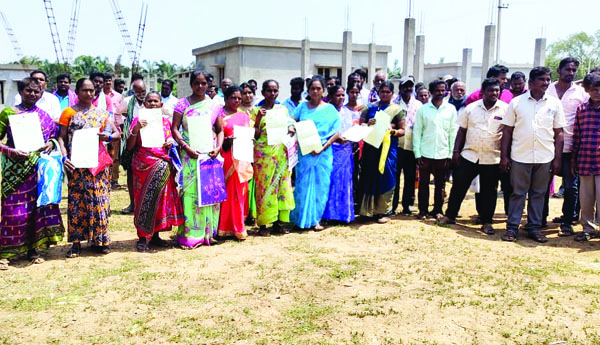 గతంలో కేటాయించిన ఇళ్లనే ఇవ్వాలి