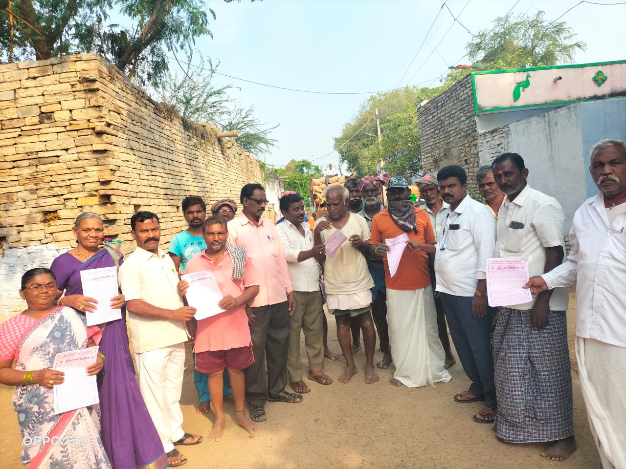 ప్రచార బేరిని నిర్వహిస్తున్న సిపిఎం నాయకులు