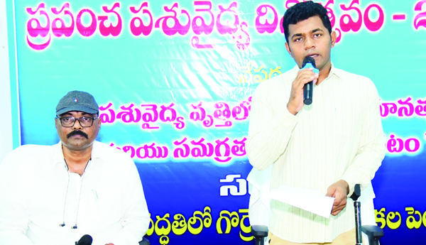 పశుపోషకుల ఆర్థికాభివృద్ధికి కృషి : జేసీ