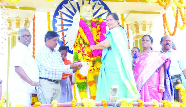 అంబేద్కర్‌ ఆశయాలను కొనసాగించాలి